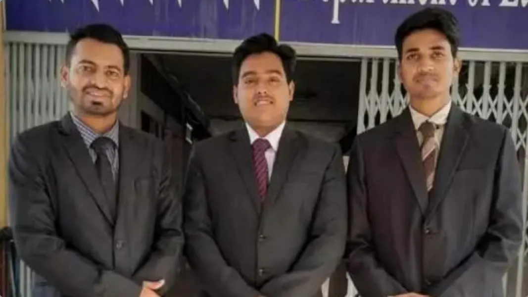 সংযুক্ত ছবি