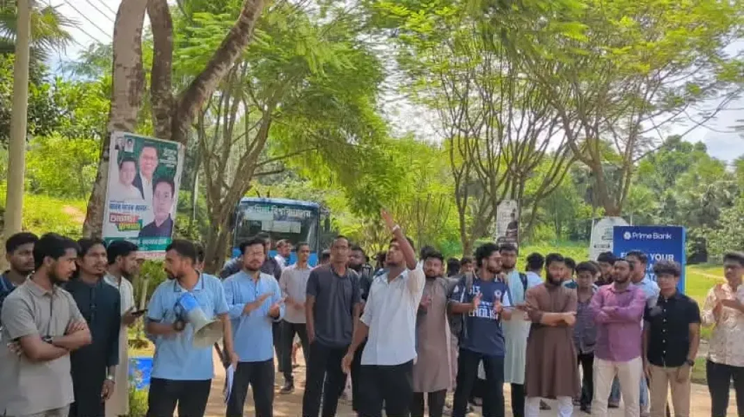 সংযুক্ত ছবি