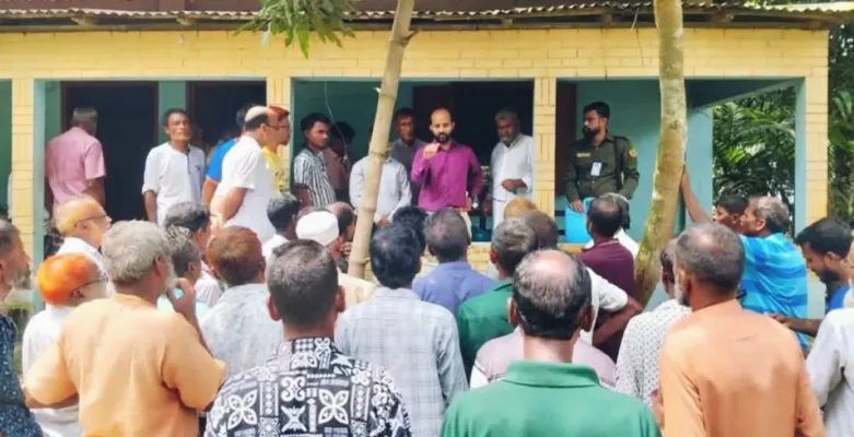 অতিরিক্ত দামে সার বিক্রি: মাদারগঞ্জে ডিলারকে জরিমানা