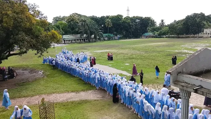 কাপাসিয়ায় সীরাতুন্নবী (সা:) উপলক্ষ্যে  ছাত্রী সংস্থার বৃত্তি পরীক্ষায় অংশ নিয়েছে ৬০০ শতাধিক ছাত্রী 