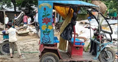ইসলামপুরে চার্জ খুলতে গিয়ে বিদ্যুৎস্পৃষ্টে অটোরিকশা চালকের মর্মান্তিক মৃত্যু